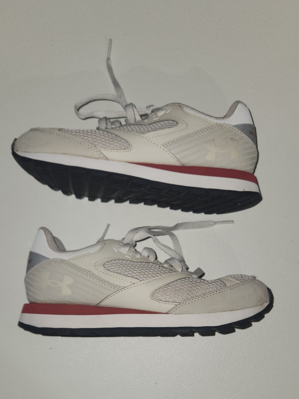 Under Armour Wo.en's Jogger White & Red Lace-Up Athletic Sneakers Size 7.5